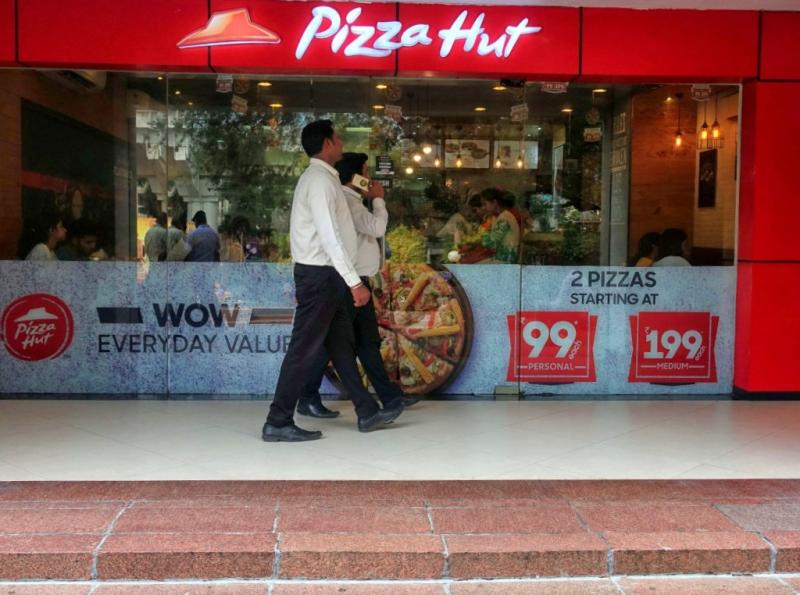 Pizza hut outlet at City Center Shopping Mall of Kolkata